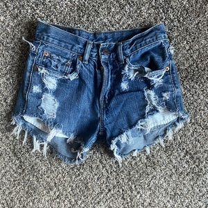 Women’s Levi’s cut off shorts